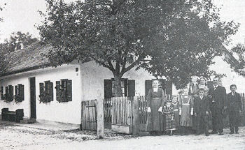 Foto der Bauernfamilie Liebl in der Hauptstraße um 1912