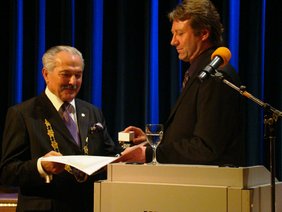 Den goldenen Ehrenring fÃ¼r besonders herausragende Verdienste um die Stadt UnterschleiÃheim erhielt Erster BÃ¼rgermeister Rolf Zeitler.