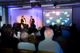 1. Bürgermeister C. Böck mit dem Trendforscher N. Müller beim Wirtschaftsforum der Stadt Unterschleißheim