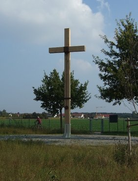 Foto Holzkreuz am Waldfriedhof